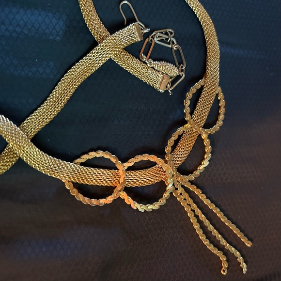 Short Gold Loop Necklace - Picture 5 of 6